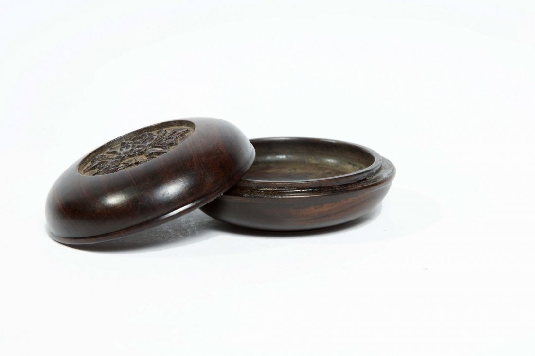 Vintage Wood inkpad box: The wood is Jujube branches inkpad box from beginning of the Republic period. 35 mm high