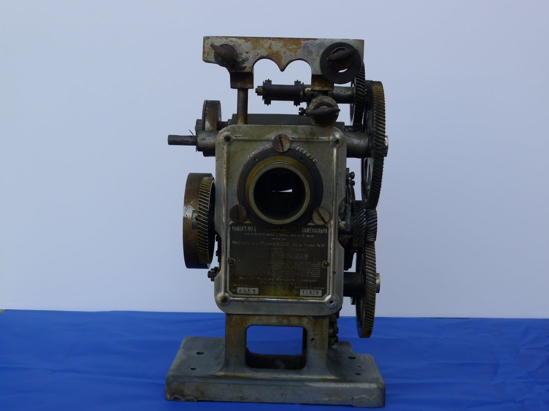 VINTAGE RARE NO 6 CAMERAGRAPH 35MM PROJECTOR: VINTAGE RARE NO 6 CAMERAGRAPH 35MM PROJECTOR, made by 1904 to 1906.