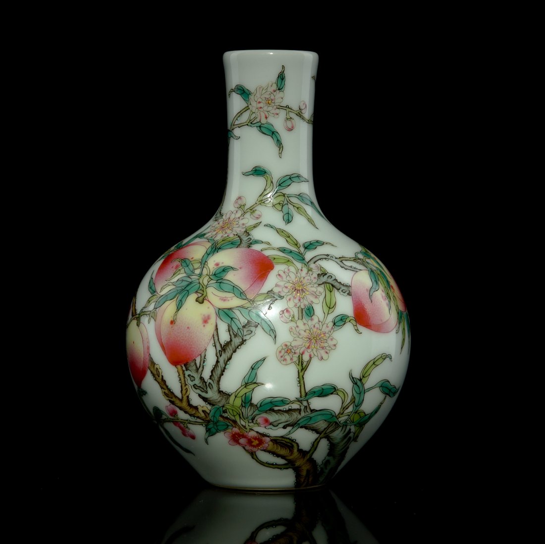 18th C Chinese famille rose bottle: Chinese famille rose bottle with finely painted 9 peaches and bats. Peach is an auspicious objects in traditional Chinese culture. Legend myrtle exorcism, peach solid food can prolong life, and became