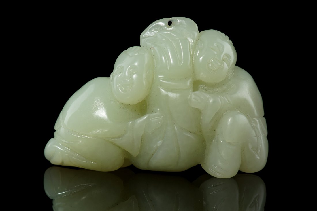 100% Chinese Xinjiang Nephrite pendant: 100% Chinese Xinjiang Nephrite pendant, is designed 2 kids with money bag , symbol with bag of wisdom in peace and fortunes, 6cm x 4cm x1.8cm, weight: 63.76g.