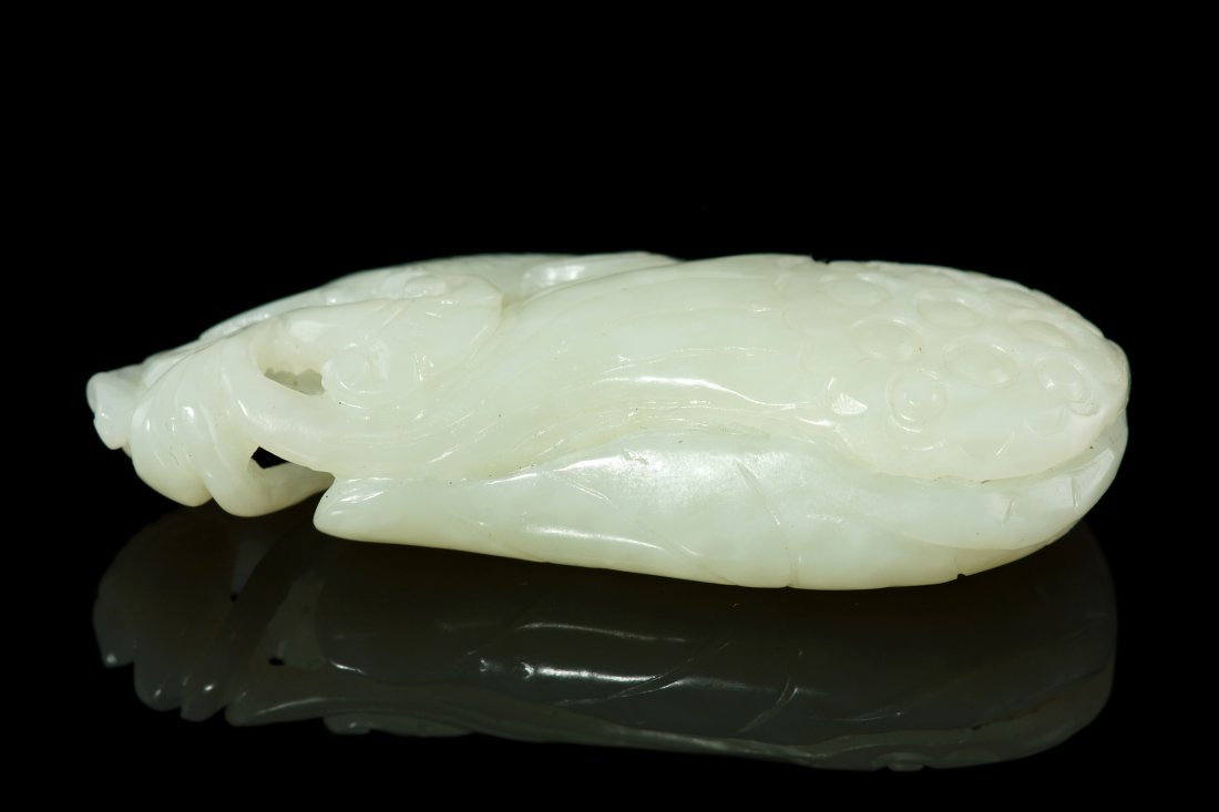 100% Chinese Nephrite Carved Decoration: 100% Chinese Xinjiang Nephrite Decoration, oily shiny and moist feel, carved with fish and lotus design, size: 7.2cm x 3.5cm x 1.6cm, weight: 66.85g.