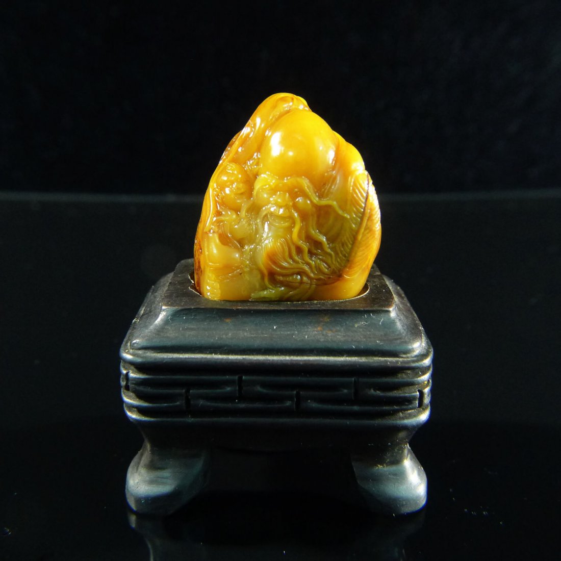 Chinese Tianhuang Decoration: Chinese Tianhuang Decoration, finely carved longevity man with kid, size: 3cm x 2.7cm x 1.9cm, weight: 26.81g. (It's from Taiwan American famous collector).