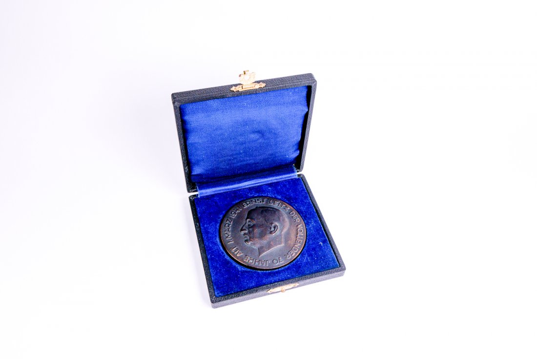 Leitz "70 Jahre" Commemorative Medallion (1 of 10)