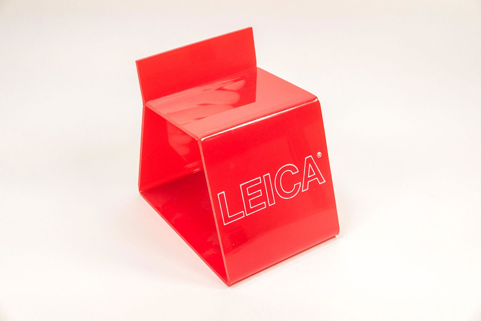 Leica plastic display stand (1 of 8)