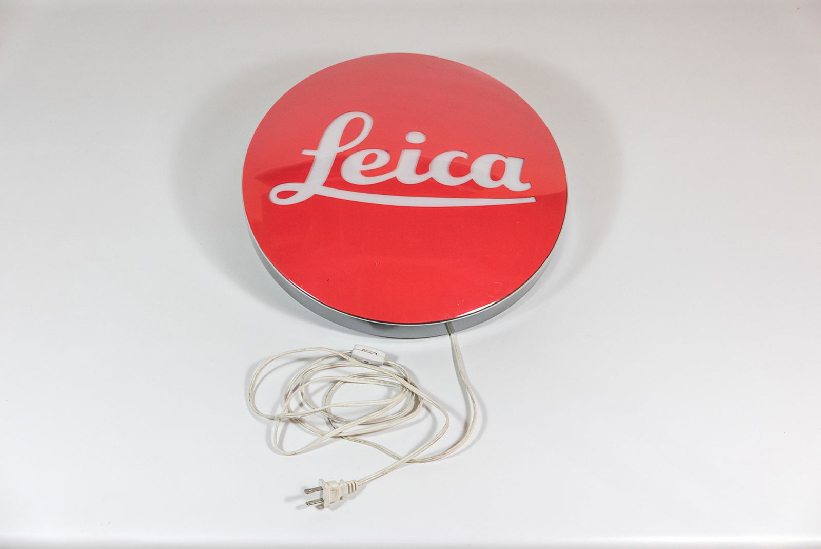 Illuminated round Leica Sign (1 of 8)