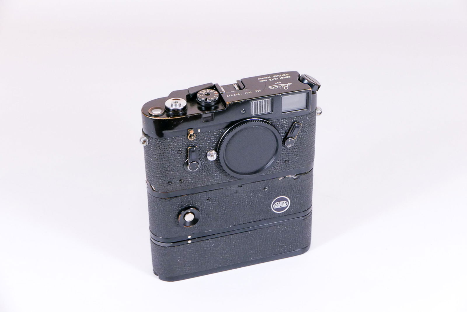 Leica M4 MOT  in black enamel finish with N.Y. Motor (1 of 16)
