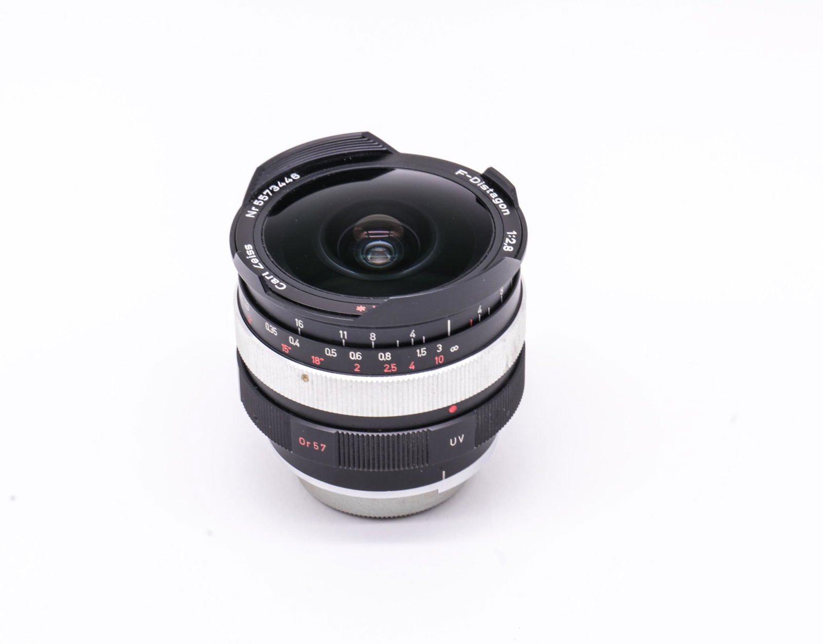 Zeiss 16mm Distagon f2,8: Zeiss 16mm Distagon f2,8 Nr. 5573446, with rear cap. Condition: Excellent +