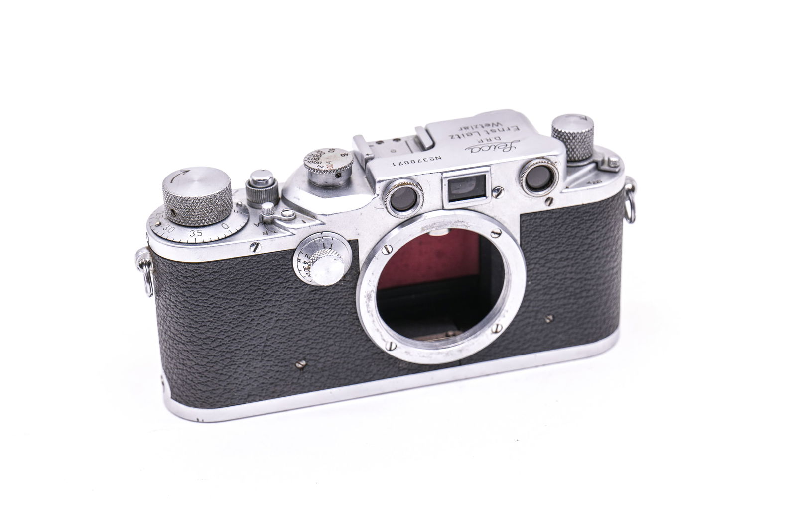 Leica IIIc with red curtain (1 of 15)