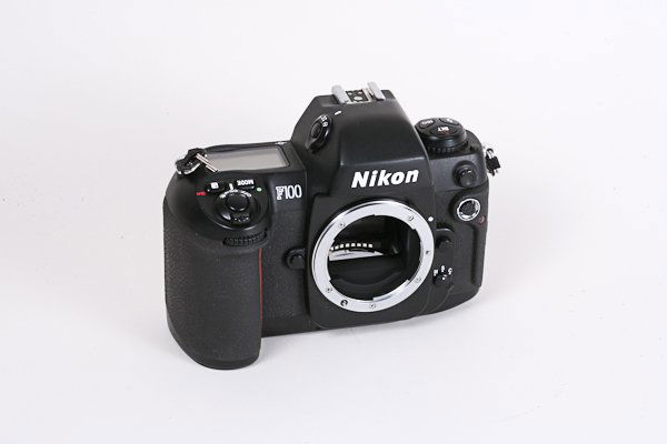 Nikon F100. Nr. US2184749: Nikon F100. Nr. US2184749