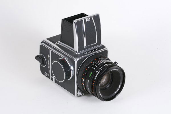 Hasselblad 500C/M Nr. RI1291051 with 80mm Planar-CF: Hasselblad 500C/M Nr. RI1291051 with 80mm Planar-CF f2,8 Nr. 6538038 and A12 Magazine. Nr. RP3248157