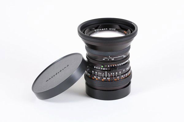 40mm Zeiss Distagon-CF f4 with hood. Nr. 7206977: 40mm Zeiss Distagon-CF f4 with hood. Nr. 7206977