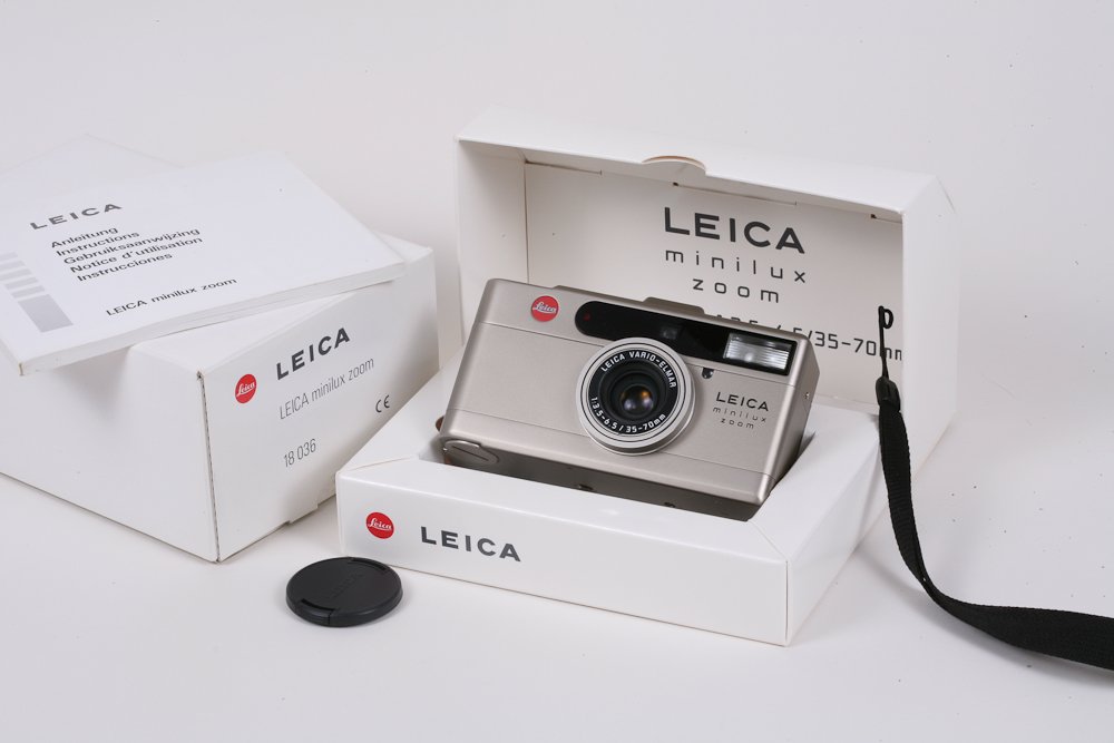Leica Minilux 1:3.5-6.5 35-70mm lens in box. Nr. 2: Leica Minilux 1:3.5-6.5 35-70mm lens in box. Nr. 2462983
