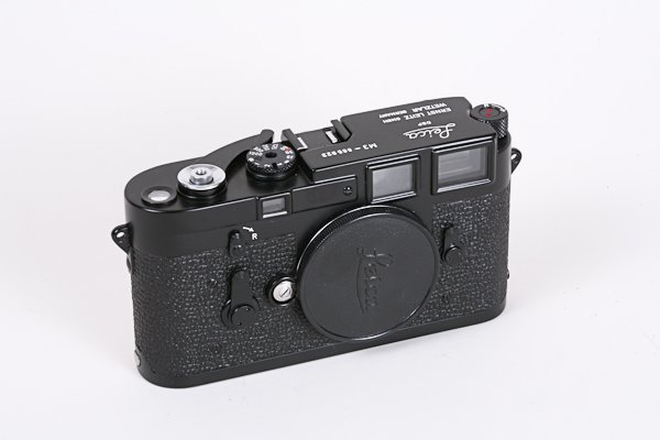 Leica M3 Double-Stroke, refinished in Black Enamel.: Leica M3 Double-Stroke, refinished in Black Enamel. Beautiful! Nr. Nr. 865923