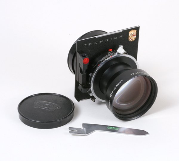 250mm Tele-Arton f5,6 Multicoating Nr. 139338848.: 250mm Tele-Arton f5,6 Multicoating Nr. 139338848 in a Technika Linhof board, with a Compur 1 shutter.