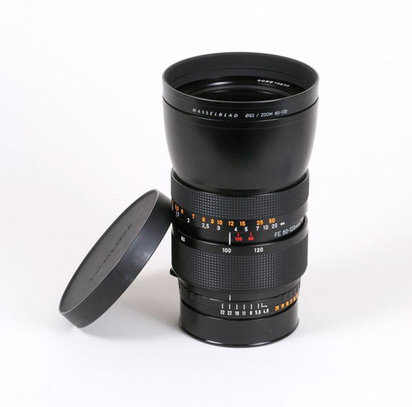 60-120mm Hasselblad FE f4,8 Nr. 2QEE10577 & hood.: 60-120mm Hasselblad FE f4,8 Nr. 2QEE10577 with hood and caps.