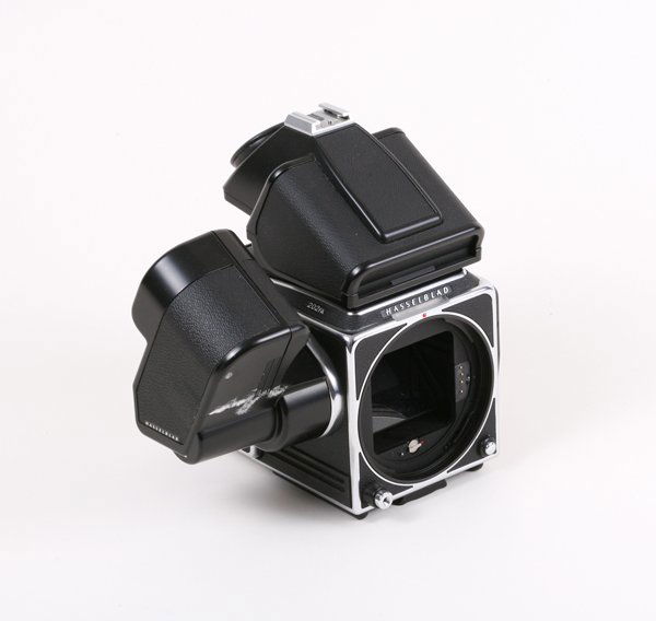 Hasselblad 202FA Nr. 14EE10732 with PM5 Prism.: Hasselblad 202FA Nr. 14EE10732 with PM5 Prism Nr. 401EE1491, E12-Cx6 Magazine Nr. 36EE10541, and Winder.