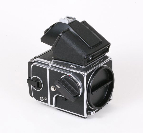 Hasselblad 503CW Nr. 19EU16127 with PME 51 Prism.: Hasselblad 503CW Nr. 19EU16127 with PME 51 Prism Nr. 402ER1845, A12-6X6 Magazine Nr. 30EU21391, body cap.
