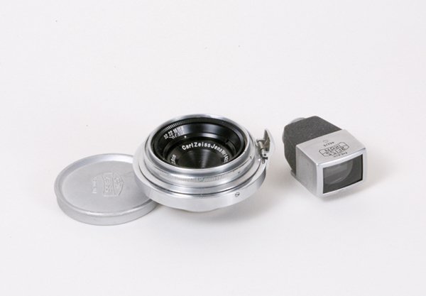 28mm Tessar f8 Nr. 1425251 with 28mm Zeiss Finder.: 28mm Tessar f8 Nr. 1425251 with 28mm Zeiss Finder.
