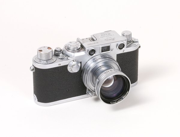 Leica IIIf Red Dial Nr. 617047 with 50mm Summitar: Leica IIIf Red Dial Nr. 617047 with 50mm Summitar f2 Nr. 687324.