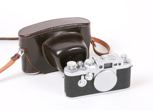 Leica IIIg Nr. 829048 with body cap and case.: Leica IIIg Nr. 829048 with body cap and leather ever ready case. Very pretty camera. Recently overhauled.
