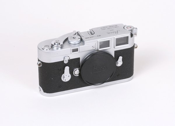 Leica M3 Nr. 1046600 Single-Stroke with body cap.: Leica M3 Nr. 1046600 Single-Stroke with body cap.
