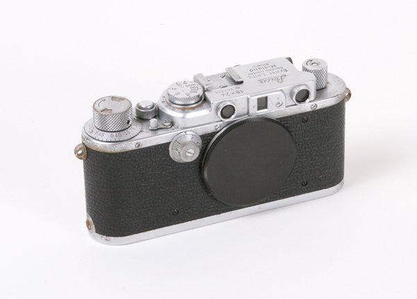 Leica 72 18x24 Canada Nr. 357325.: Leica 72 18x24 Canada Nr. 357325. Some corrosion to chrome on rear of top. Less than 250 pieces made in 1954, so quite rare.