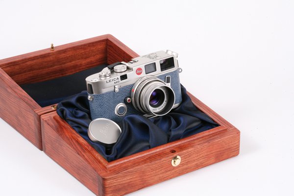 Leica M6 Platin Nr. 2278175 Anton Bruckner.: Leica M6 Platin Nr. 2278175 Anton Bruckner Commemorative in original box, with matching 50mm Elmar f2,8, display box, strap, lens, cap, literature.