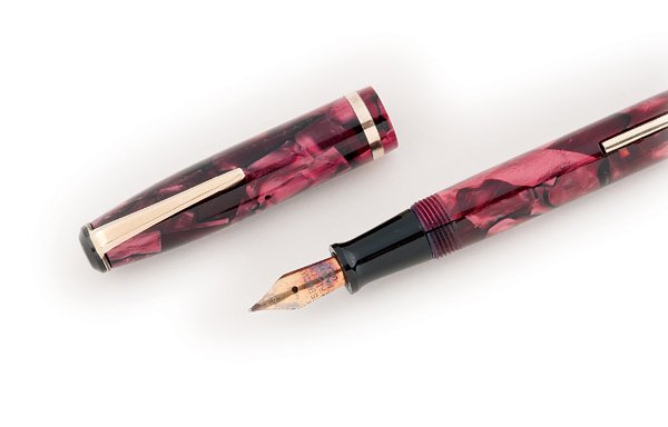 Weaver Delux 100 Pen. In burgundy pearl, GPT.: In burgundy pearl, gold filled trim. Lever fill. Plated fine nib. Needs new sac. Barrel is cracked at threads.