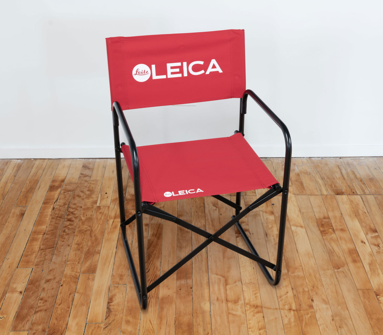 Leitz-Leica folding director's chair with red canvas (1 of 9)