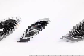 Nikon 25mm Nikkor f4 in original Leica screw mount, with 25mm viewfinder: Nikon 25mm Nikkor f4 Nr. 403055 in original Leica screw mount, with 25mm viewfinder. Also included is a Tiffen filter adapter set. Condition: Excellent ++