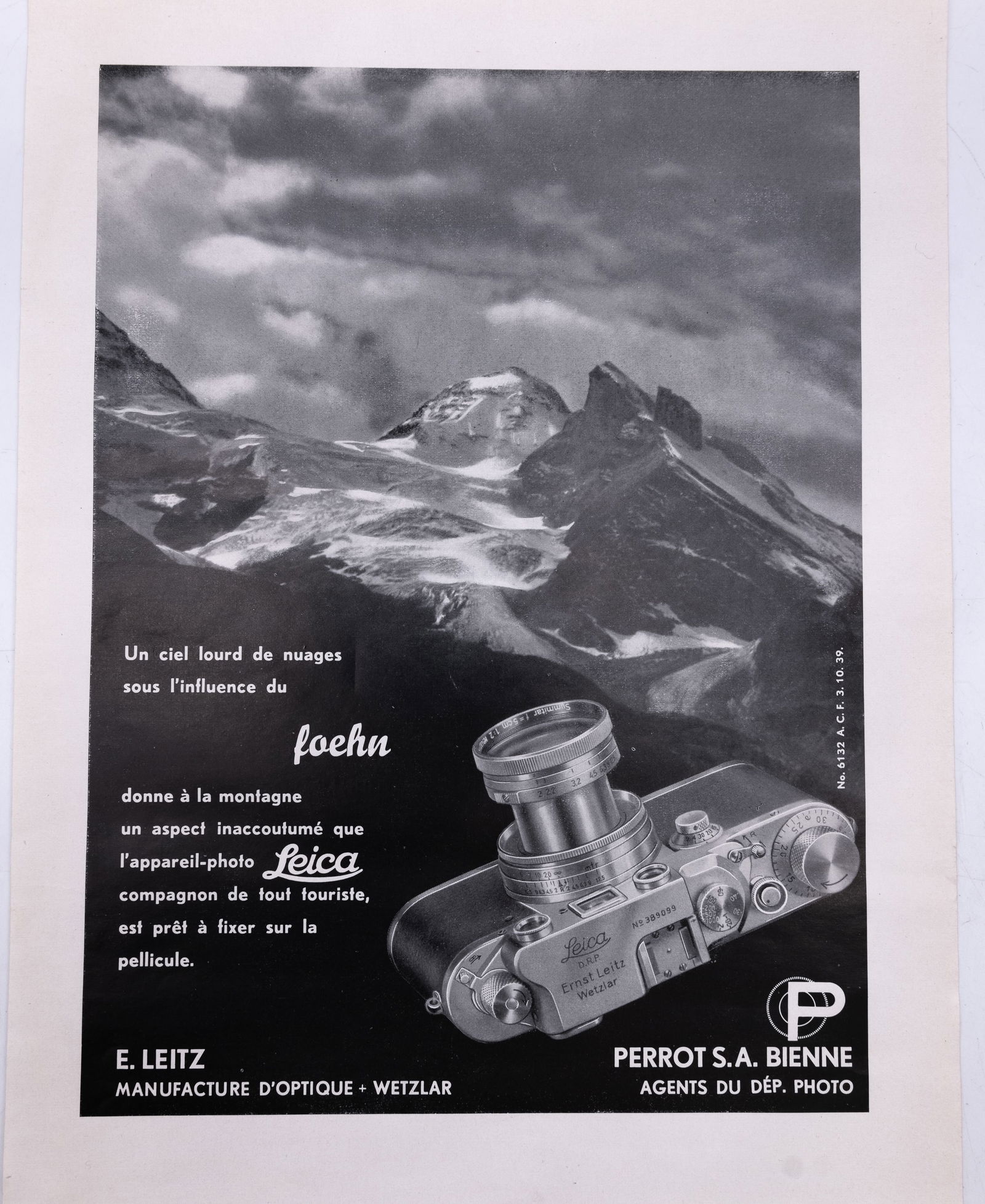 Two Leica advertisements in the French language (1 of 5)