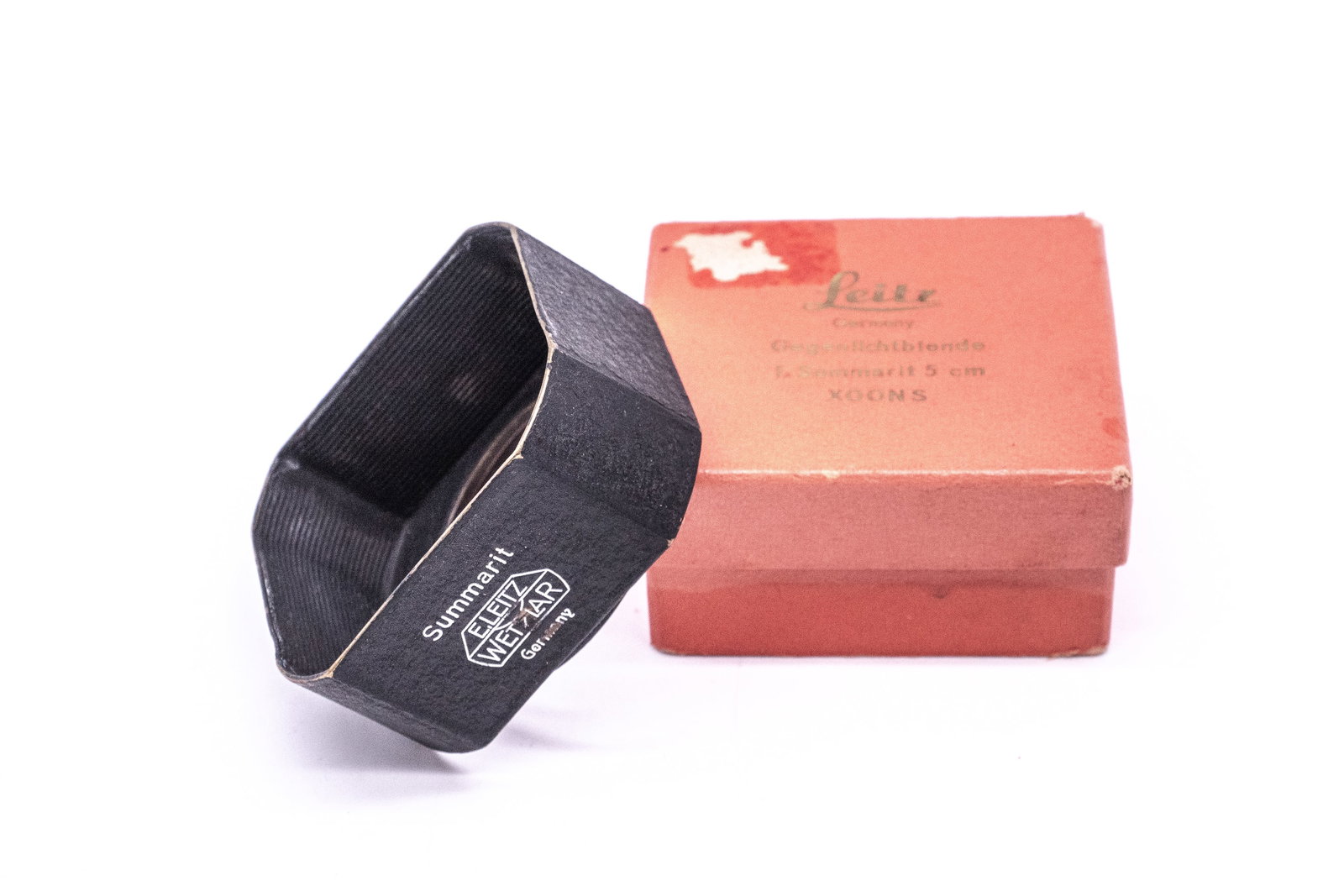 Lens shade XOONS in red paper box (1 of 13)