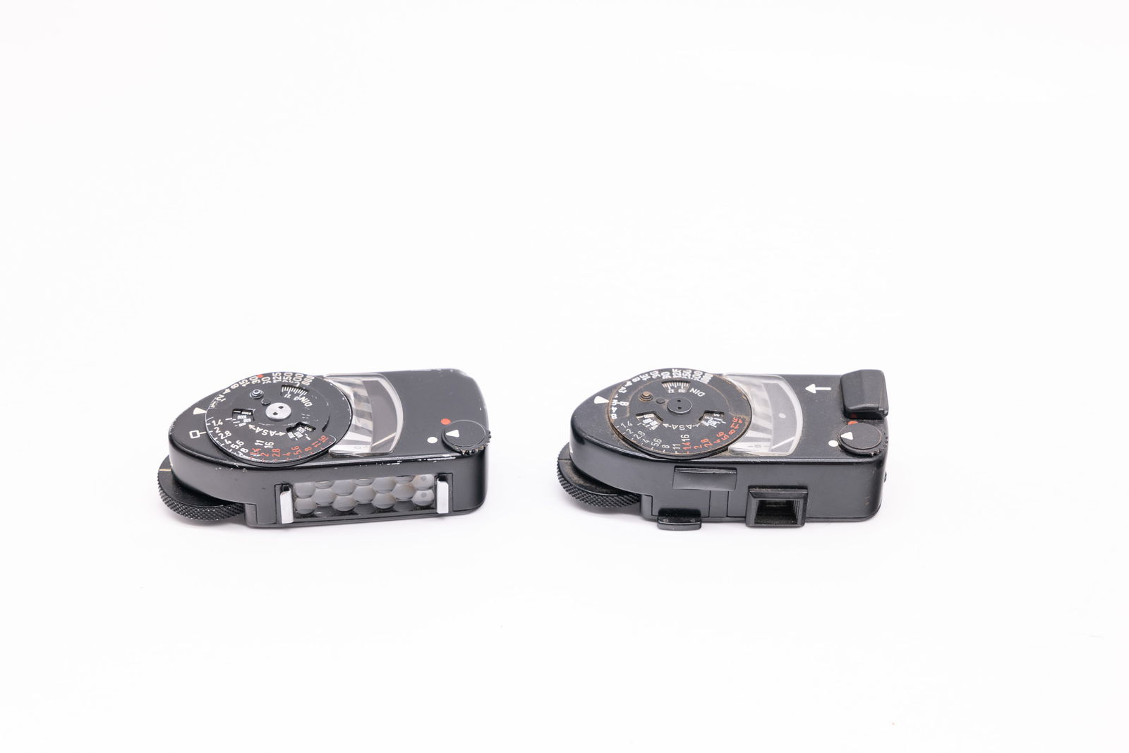 Two exposure meters for the Leica M camera, in black paint finish (1 of 14)