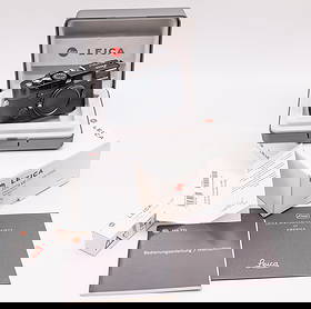 Leica M6 TTL .85 “LHSA" Nr. 2722961 in black paint finish: Leica M6 TTL .85 “LHSA” Nr. 2722961 in black paint finish. This special edition camera was made for the Leica Historical Society of America in 2000 and is complete in its box with test certifi