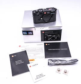 Leica M7 .72 Black “Test Camera USA": Leica M7 .72 Black “Test Camera USA” Nr. 2782221, complete in box with strap, instruction booklet, warranty documents and test certificate. Unused, and like new despite some lifting vulcanite