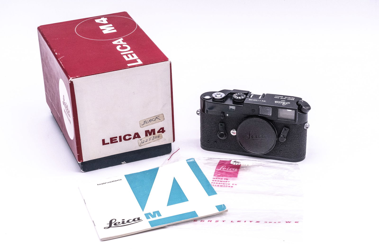 Leica M4 Nr. 1225305 in black paint finish: Leica M4 Nr. 1225305 in black paint finish. Made in 1969, this camera comes with its matched original box and instruction booklet. The factory “L” seal is still intact. Stunning. Condition: Ex