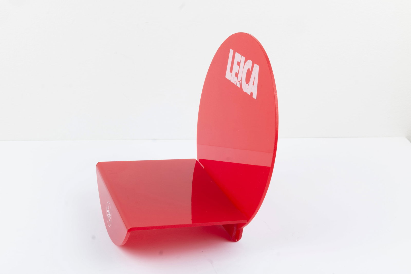 Leica plastic display stand - 2