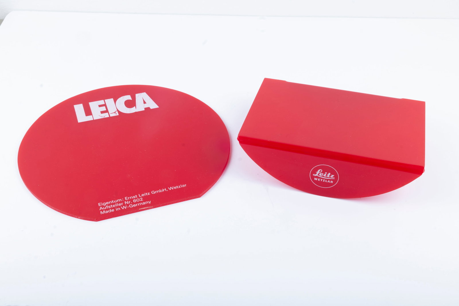 Leica plastic display stand - 9