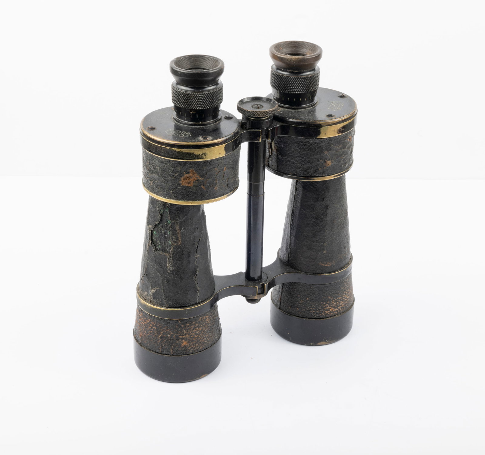 E. Leitz 10xL25 binoculars (1 of 11)