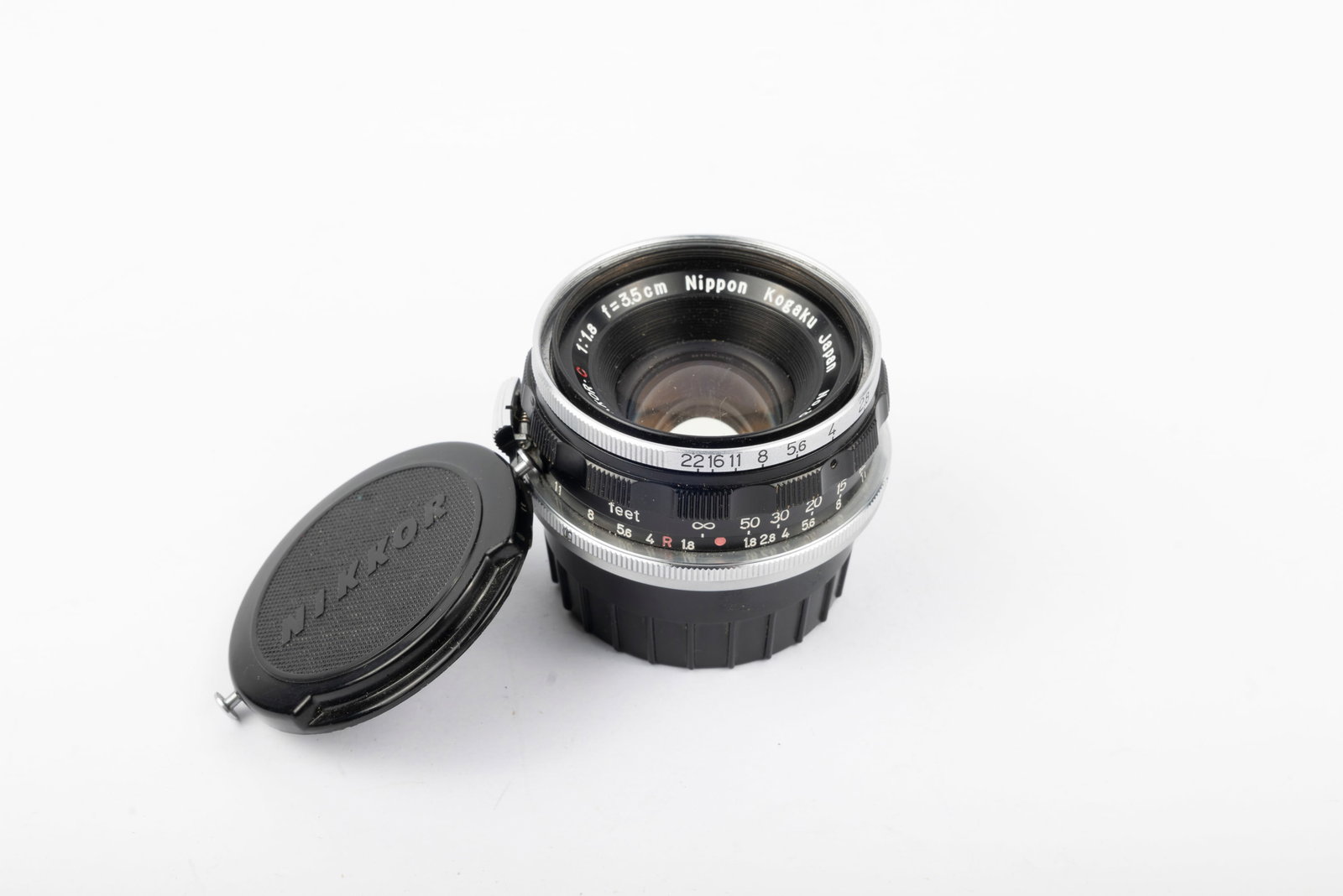 35mm W-Nikkor.C f1,8 Nr. 352681: Nippon Kogaku 35mm W-Nikkor.C f1,8 Nr. 352681, in Nikon rangefinder mount, with original caps.Condition: Excellent ++Estimate: $600 - $900