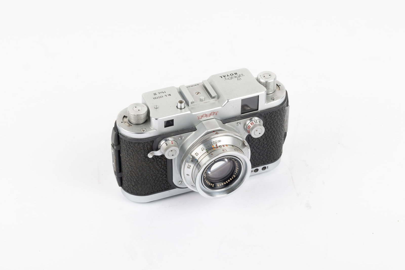 Robot Royal Model III Nr. 6-122704: Robot Royal Model III Nr. 6-122704 with Schnieder-Krueuznach 40mm Xenon f1,9, Nr. 3936380. A handsome set. Condition: Excellent ++ overall