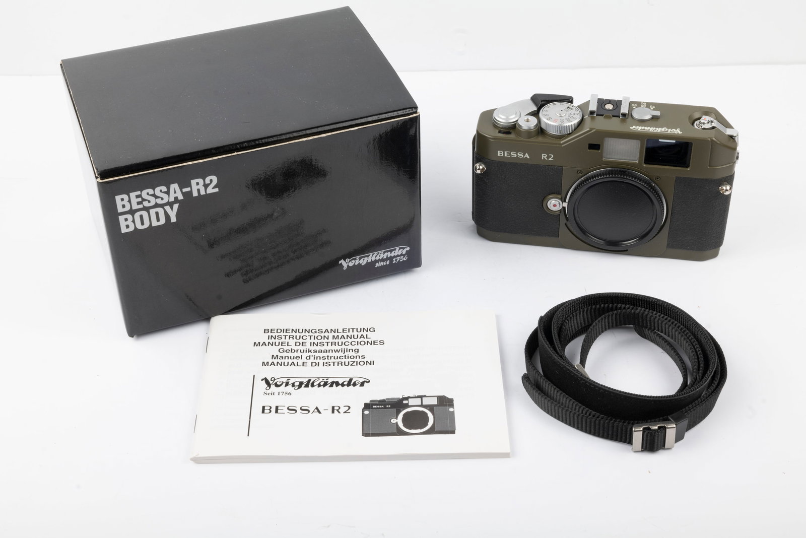 Voigtlander Bessa R2: Voigtlander Bessa R2 Nr. 0002511, in handsome olive-green finish, in original box with strap, body cover and instruction booklet. Condition: Near Mint