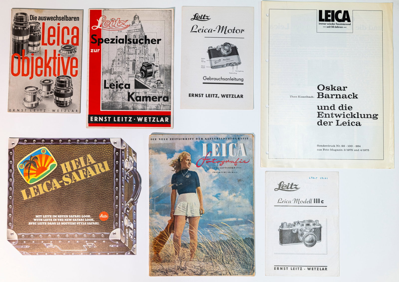 German-language Leica publications: An array of German-language Leica publications, including the original instructions for the Leica-Motor "Mooly" and "Special Viewfinders" brochure. Condition: Excellent + overall