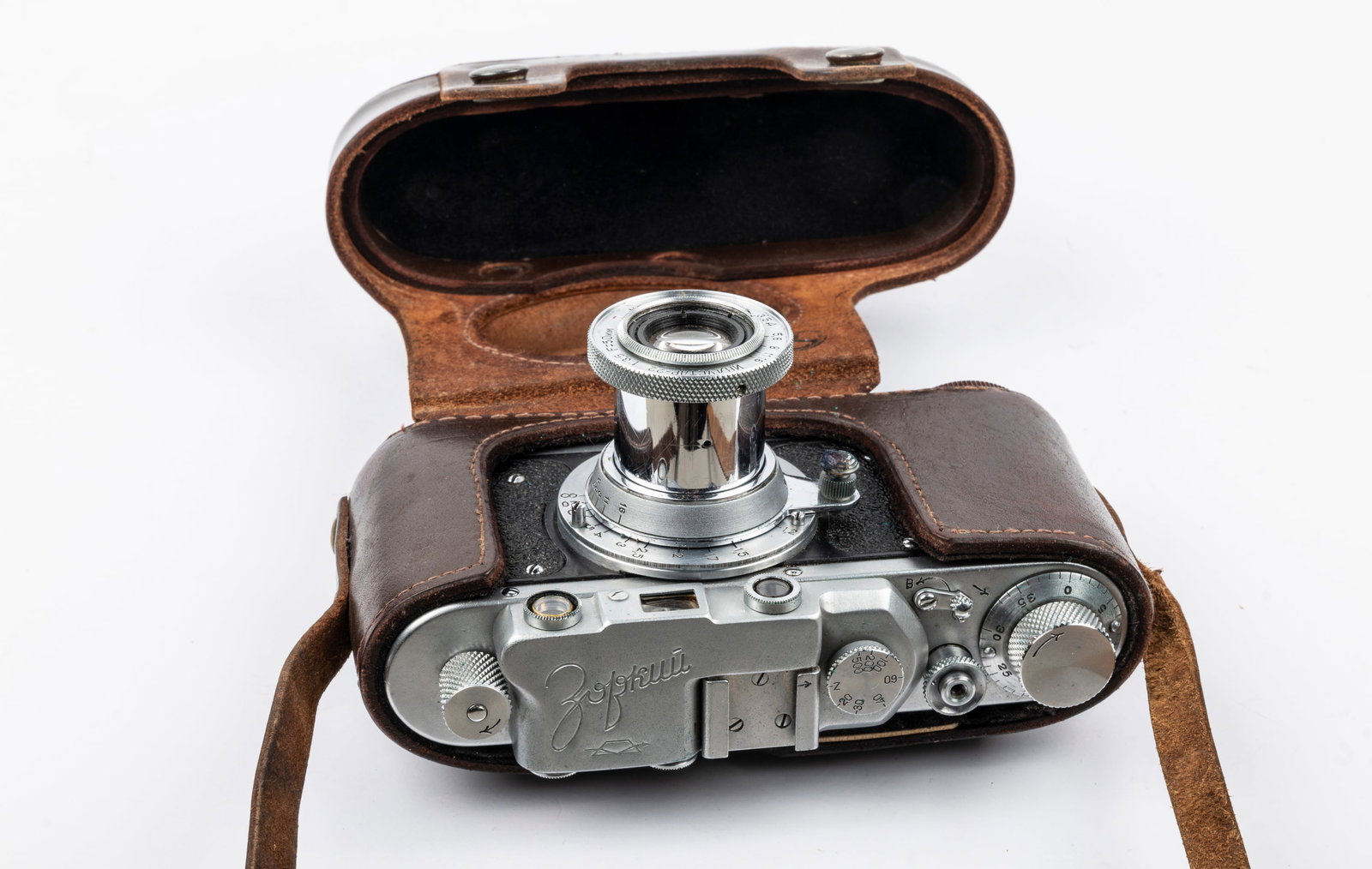 Zorki-1 Nr. 544273: Zorki-1 Nr. 544273 with 50mm Industar-22 f3,5 lens Nr. 5495640 in ever-ready case. Condition: Excellent + overall