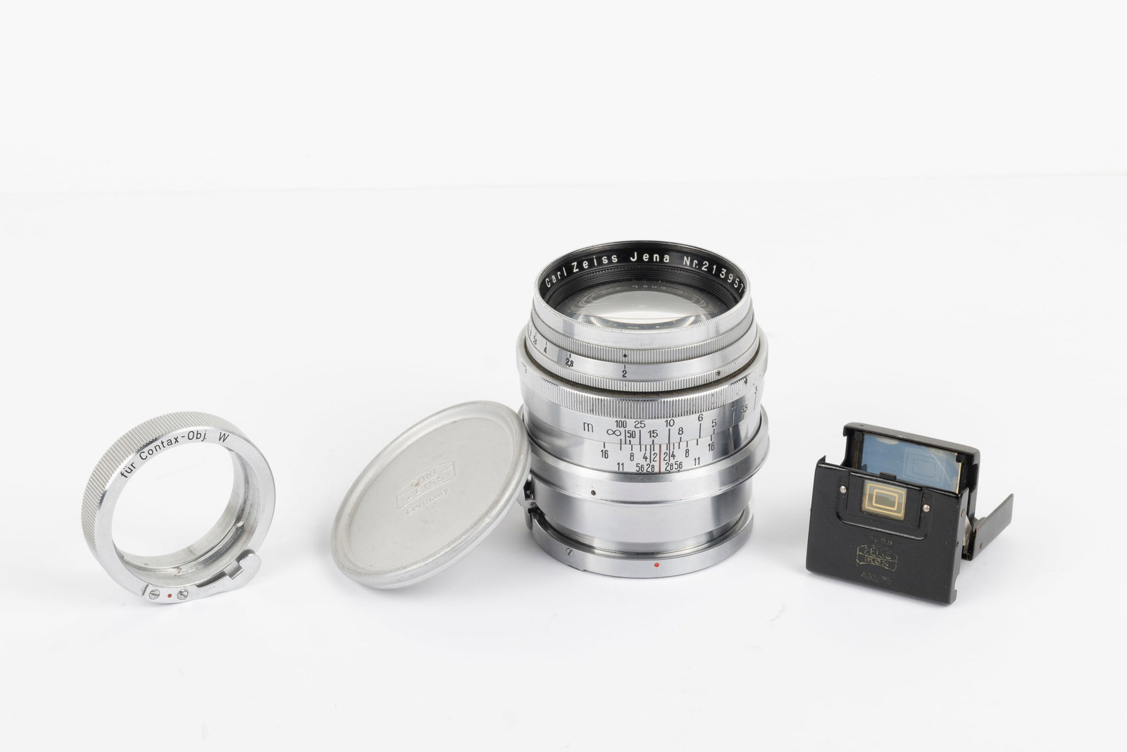 Zeiss Jena 85mm Sonnar f2 Nr. 2139577: Zeiss Jena 85mm Sonnar f2 Nr. 2139577 in heavy brass mount with Zeiss Ikon 50mm/85mm viewfinder in black finish, and Contax-to-Leica screw mount adapter for other, internal mount lenses. A rare