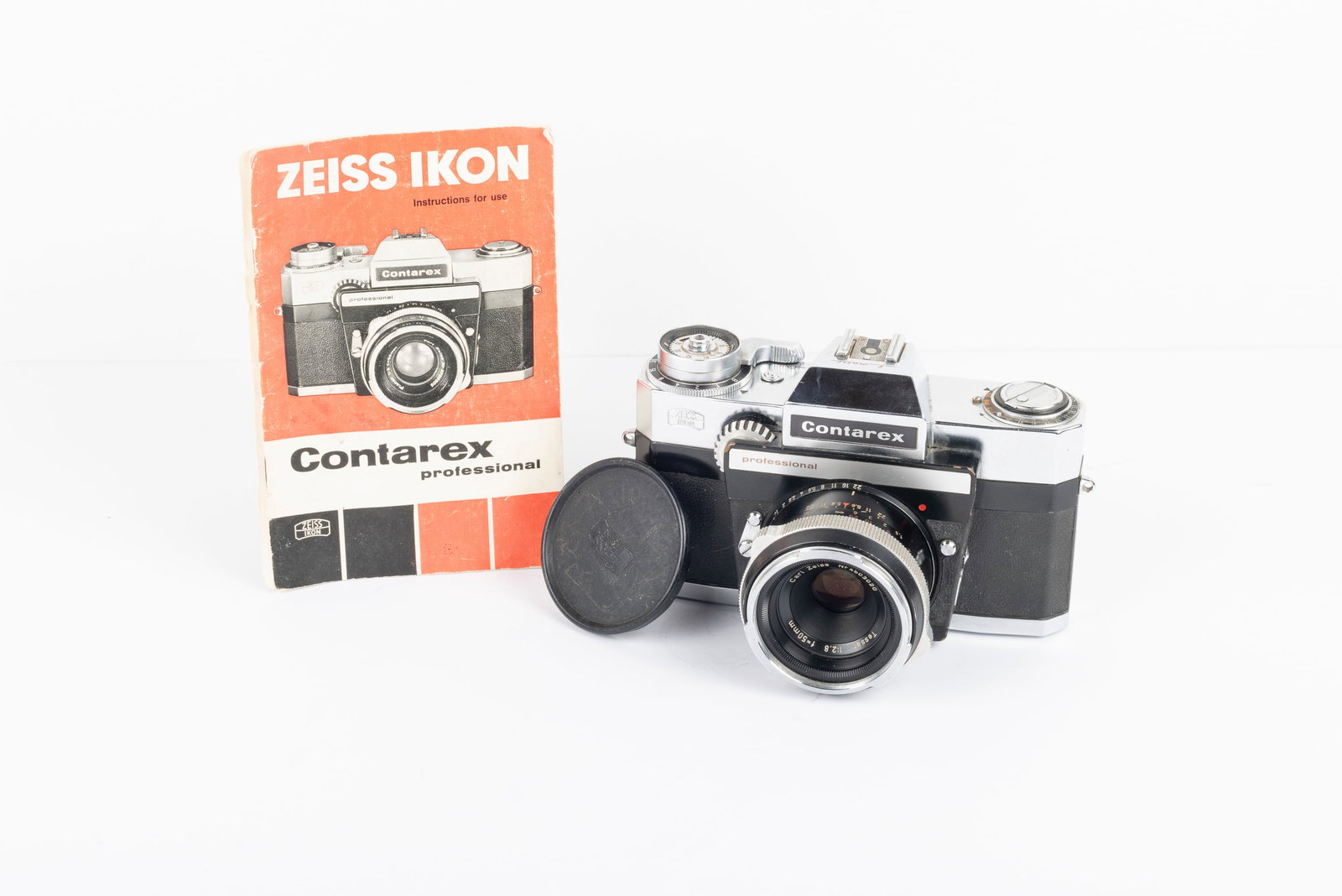 Zeiss-Ikon Contarex Professional: Zeiss-Ikon Contarex Professional Nr. K46482 with Carl Zeiss 50mm Tessar f2,8, Nr. 4503020, with original instruction booklet and lens cap. Focusing ring is tight, and lens exhibits haze appropriate