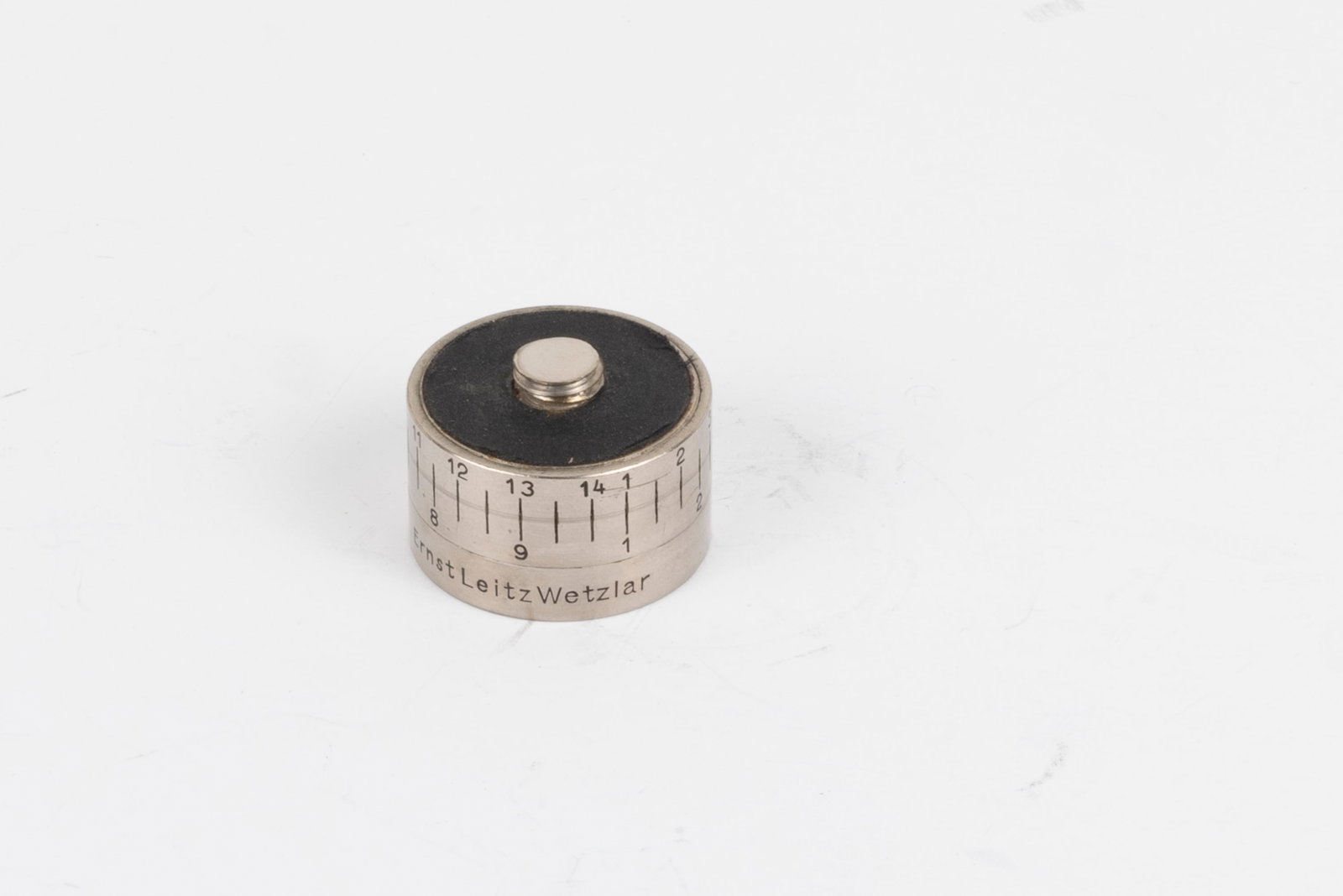 Panoramic tripod head FIAMA: Panoramic tripod head FIAMA with 3/8" thread. Made in 1926, this late version of the first Leitz panoramic tripod head is quite hard to find. Condition: Excellent ++ overall
