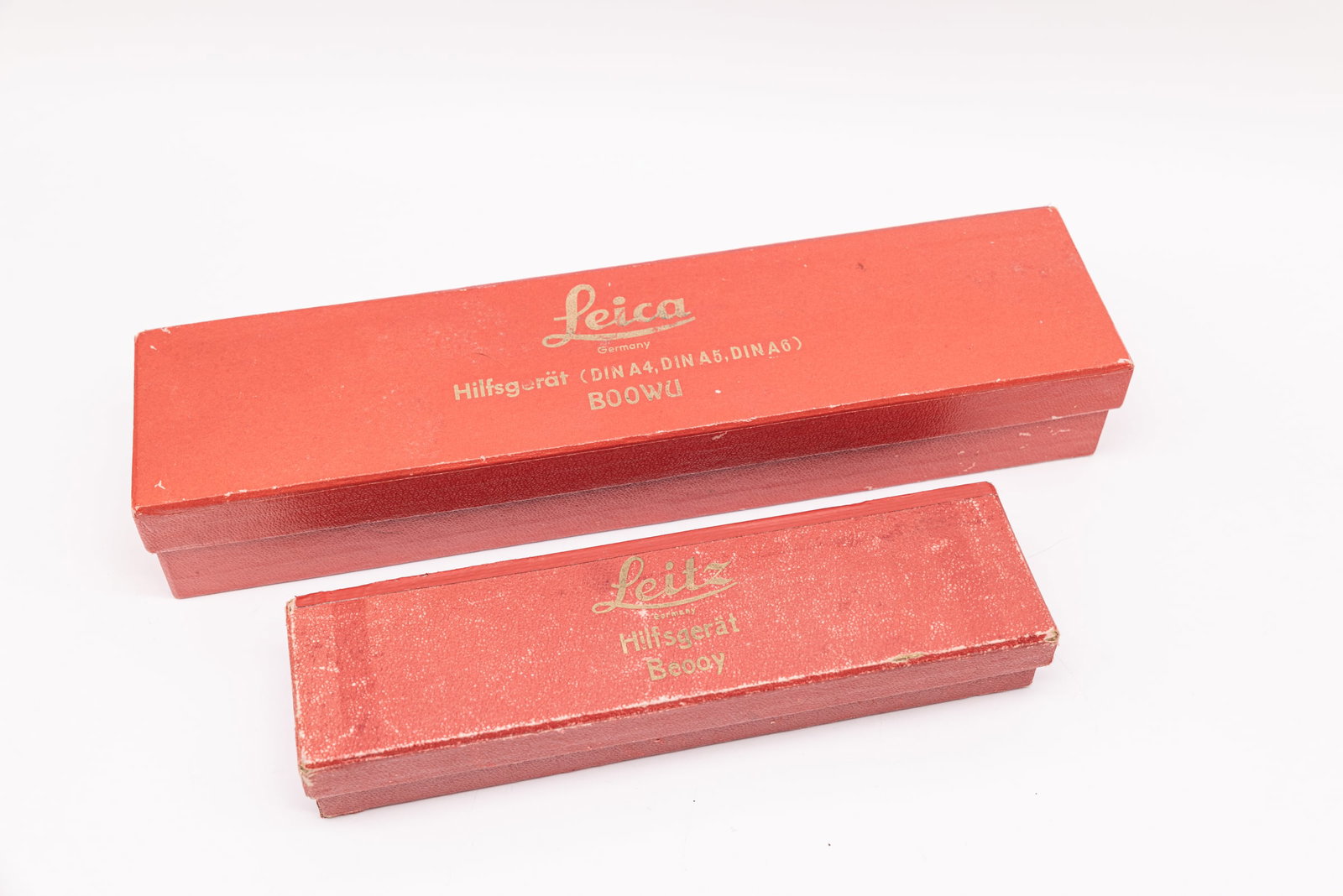 Two Leitz copy stands: Two Leitz copy stands. The early BEOOY with all three close-up filters: ELPRO, ELPET and ELPIK, all in their original red paper boxes, in stunning condition, and the later BOOWU set, also in its red