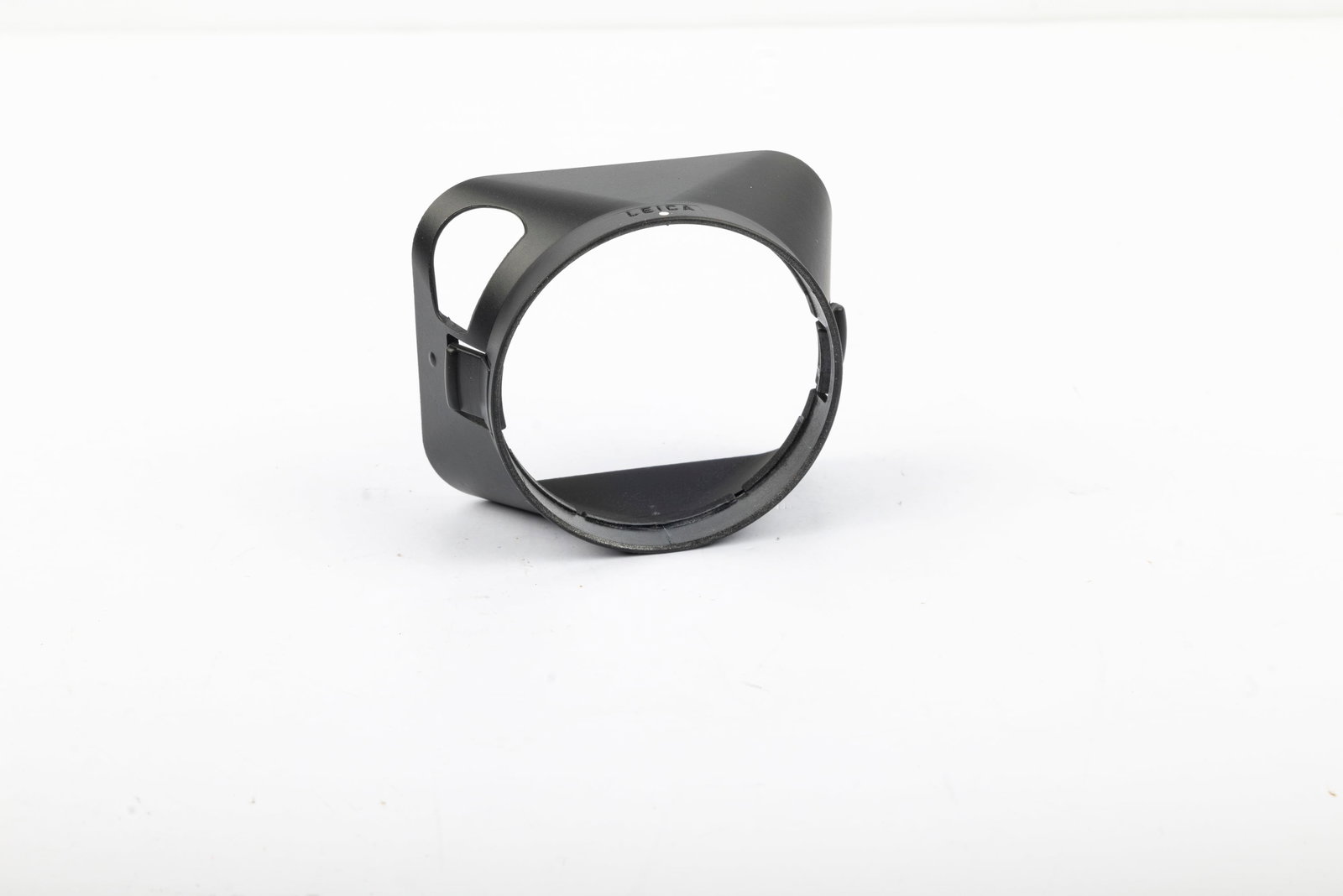 Lens shade 12588 - 5