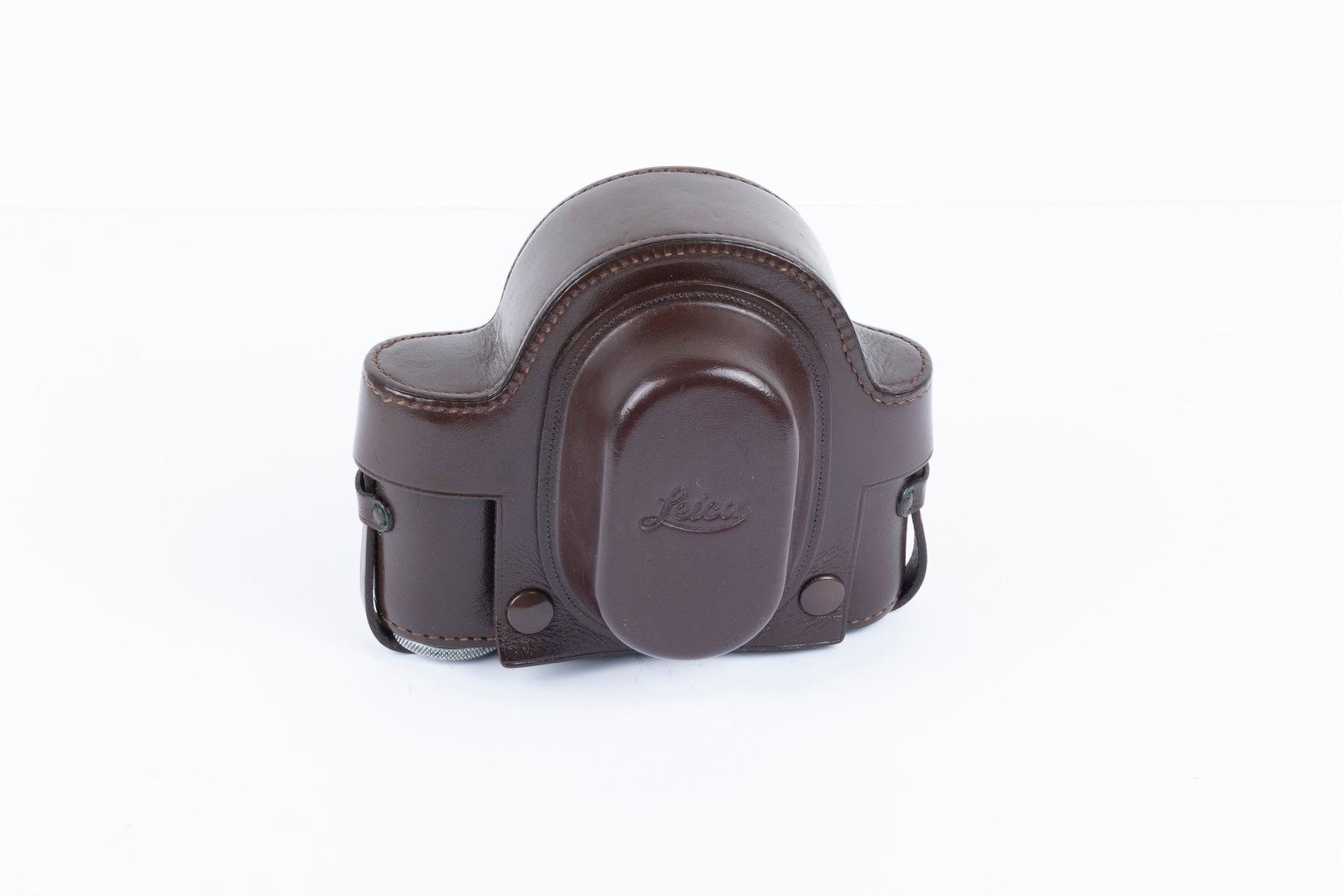 Ever-ready case EFGOO: Ever-ready case EFGOO with rounded top, for post-war screw mount cameras with universal viewfinder mounted. Embossed "E. Leitz New York"Condition: Near Mint